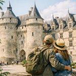 découvrez un itinéraire complet pour un week-end de 2 jours à tours, au cœur du centre-val de loire, avec ses sites historiques, sa gastronomie et ses paysages enchanteurs.